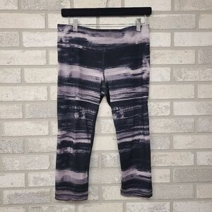 Under Armour All Season Heat Gear Cropped Leggings Size Medium